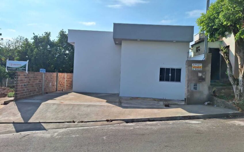 Casa Nova à Venda no Centro de Lucélia!