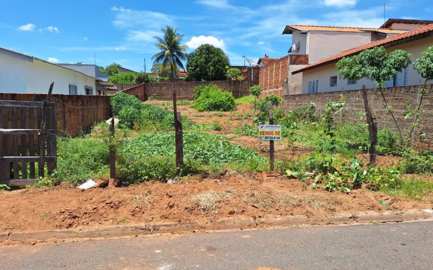 Vende-se Terreno na Vila Cayres, Lucélia/SP