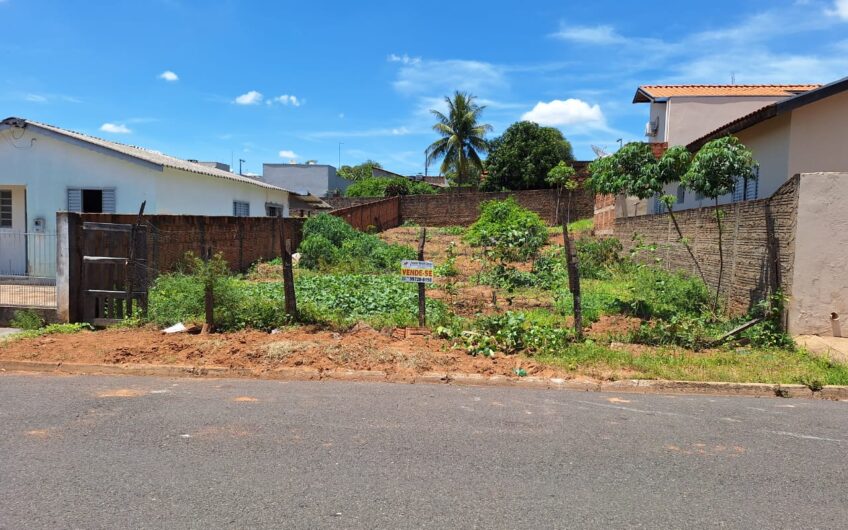 Vende-se Terreno na Vila Cayres, Lucélia/SP