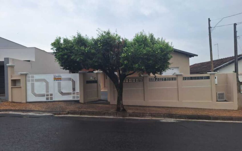 Residência à Venda no Centro de Lucélia – Localização Privilegiada!