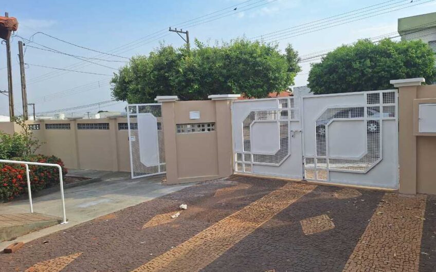 Residência à Venda no Centro de Lucélia – Localização Privilegiada!