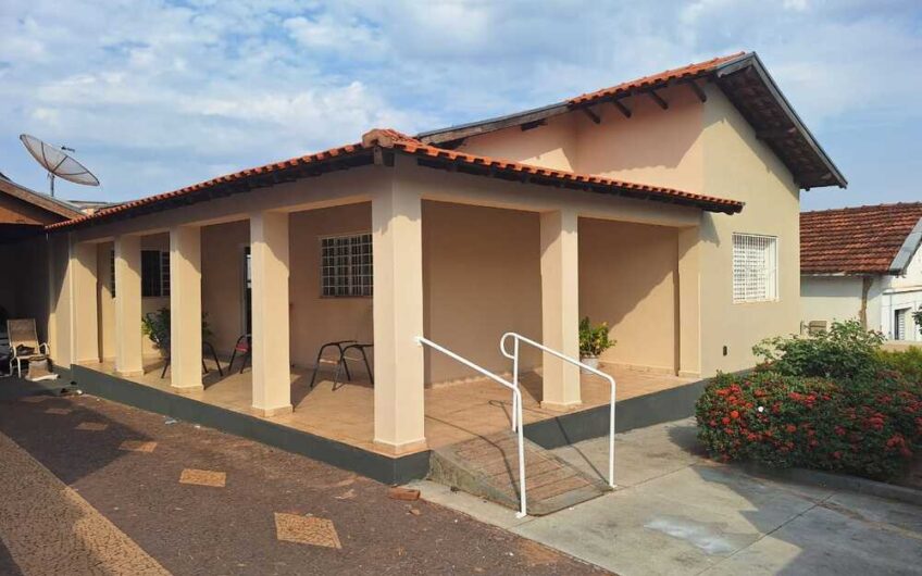 Residência à Venda no Centro de Lucélia – Localização Privilegiada!