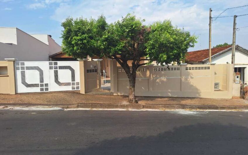 Residência à Venda no Centro de Lucélia – Localização Privilegiada!