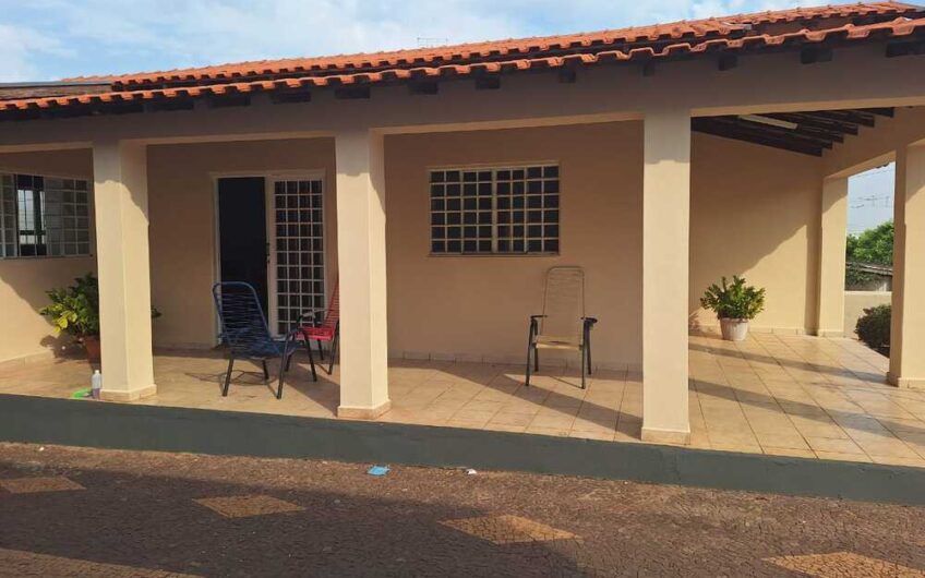 Residência à Venda no Centro de Lucélia – Localização Privilegiada!