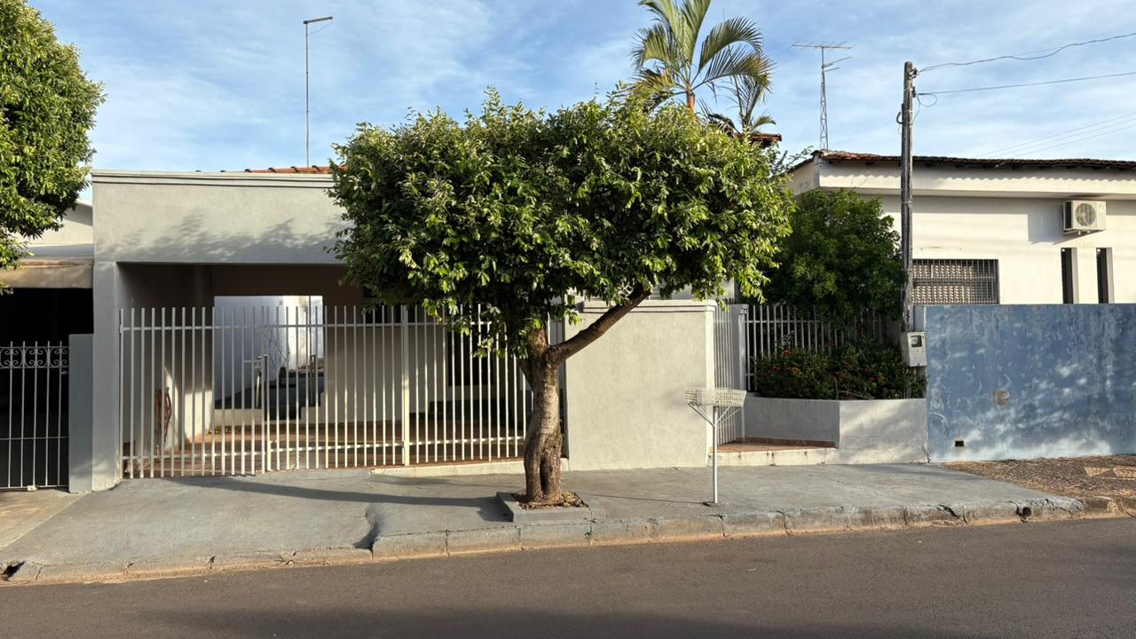 Imóvel residencial à venda no Centro de Lucélia