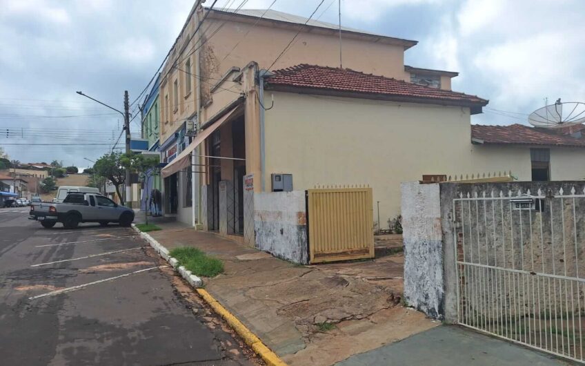 Prédio Comercial à Venda no Centro de Flórida Paulista-SP