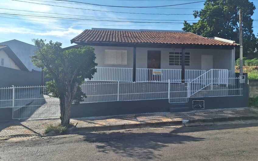 Vende-se Casa na rua Padre Antonio Ribeiro Pinto em Lucélia