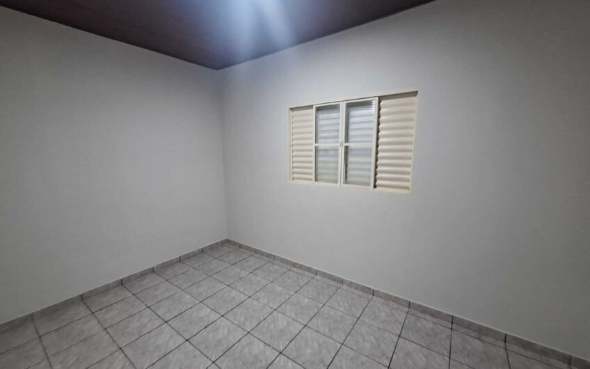 Vende-se Casa na rua Padre Antonio Ribeiro Pinto em Lucélia