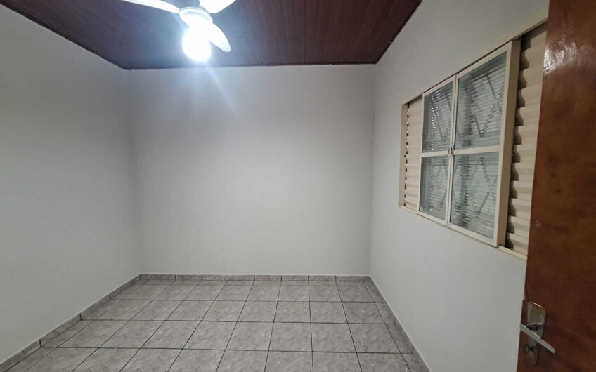 Vende-se Casa na rua Padre Antonio Ribeiro Pinto em Lucélia