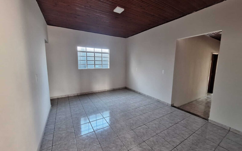 Vende-se Casa na rua Padre Antonio Ribeiro Pinto em Lucélia