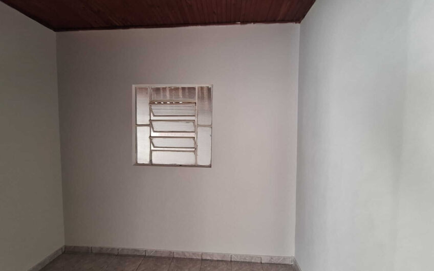 Vende-se Casa na rua Padre Antonio Ribeiro Pinto em Lucélia