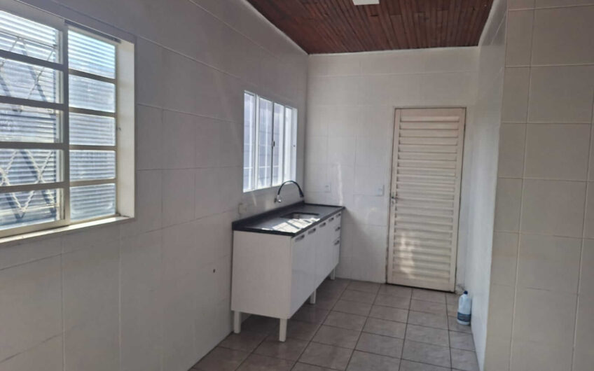 Vende-se Casa na rua Padre Antonio Ribeiro Pinto em Lucélia