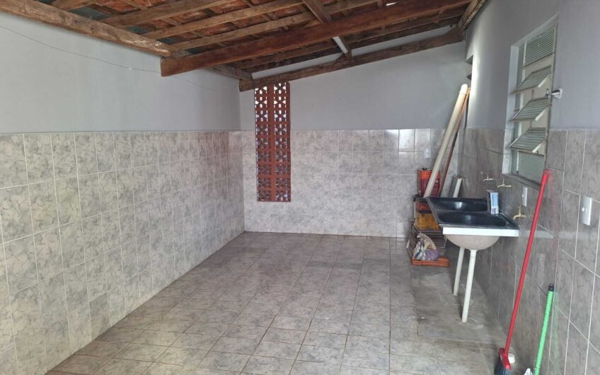 Vende-se Casa na rua Padre Antonio Ribeiro Pinto em Lucélia