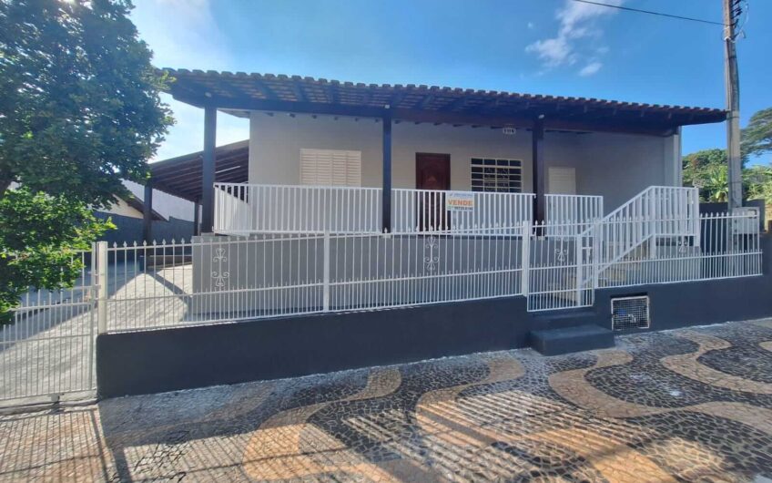 Vende-se Casa na rua Padre Antonio Ribeiro Pinto em Lucélia