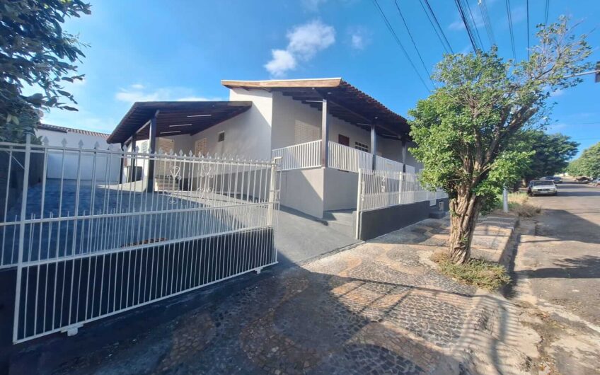 Vende-se Casa na rua Padre Antonio Ribeiro Pinto em Lucélia