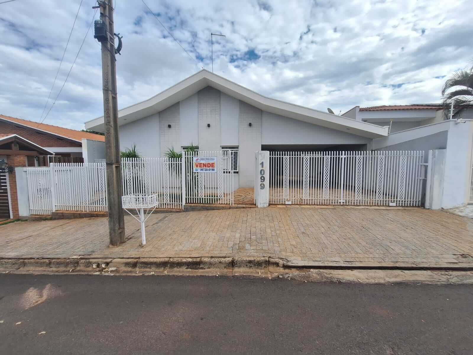 Vende-se imóvel residencial alto padrão em Lucélia-SP