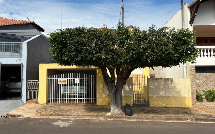 VENDE-SE IMÓVEL RESIDENCIAL NO CENTRO DE LUCÉLIA