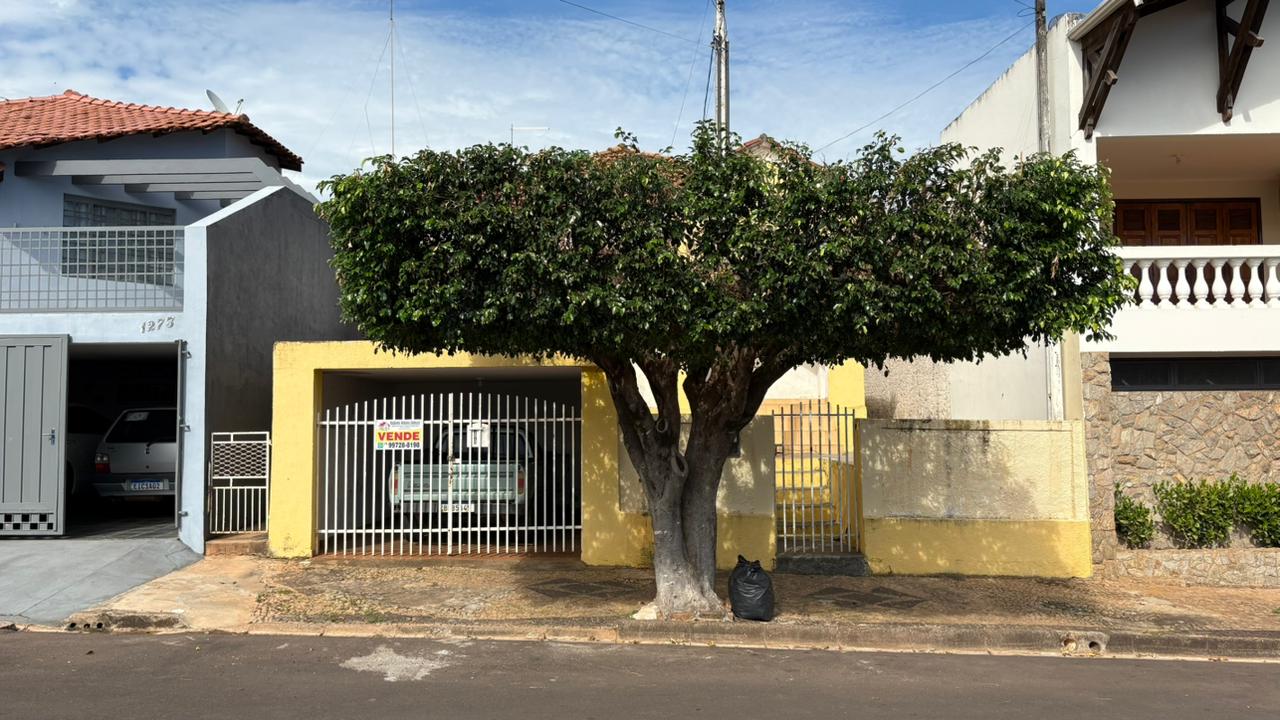 VENDE-SE IMÓVEL RESIDENCIAL NO CENTRO DE LUCÉLIA