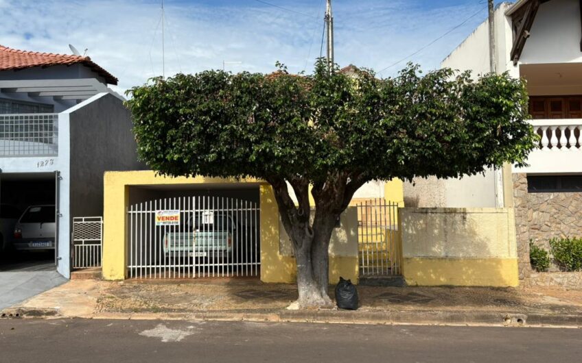 VENDE-SE IMÓVEL RESIDENCIAL NO CENTRO DE LUCÉLIA