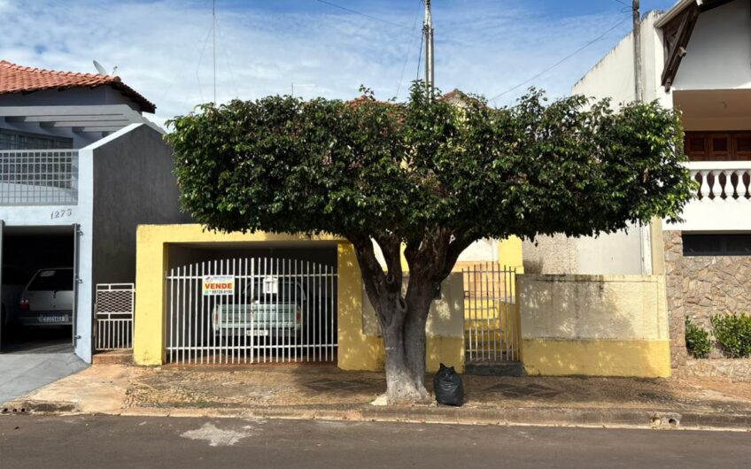 VENDE-SE IMÓVEL RESIDENCIAL NO CENTRO DE LUCÉLIA