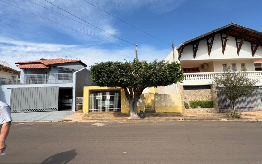 VENDE-SE IMÓVEL RESIDENCIAL NO CENTRO DE LUCÉLIA