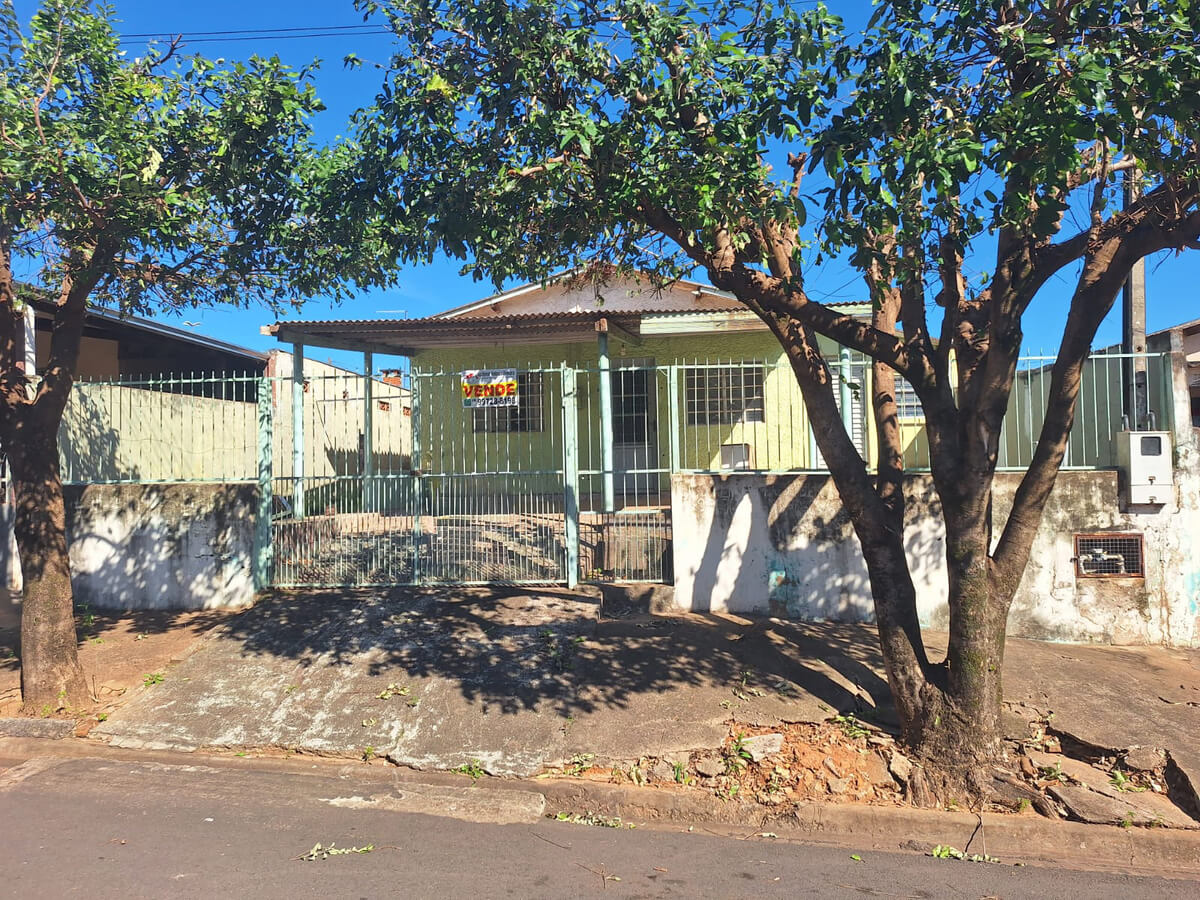 Vende-se Casa no bairro Nosso Teto 1 em Lucélia