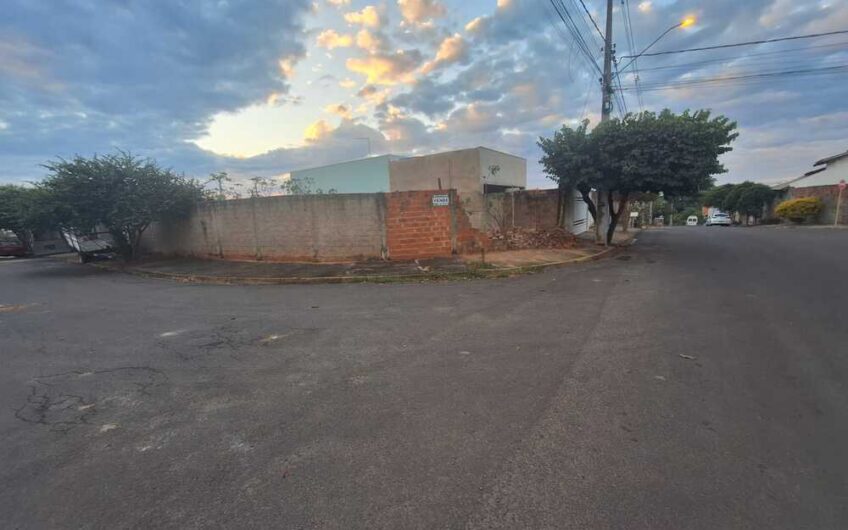 Vende-se Terreno de Esquina Loteamento parque dos sonhos