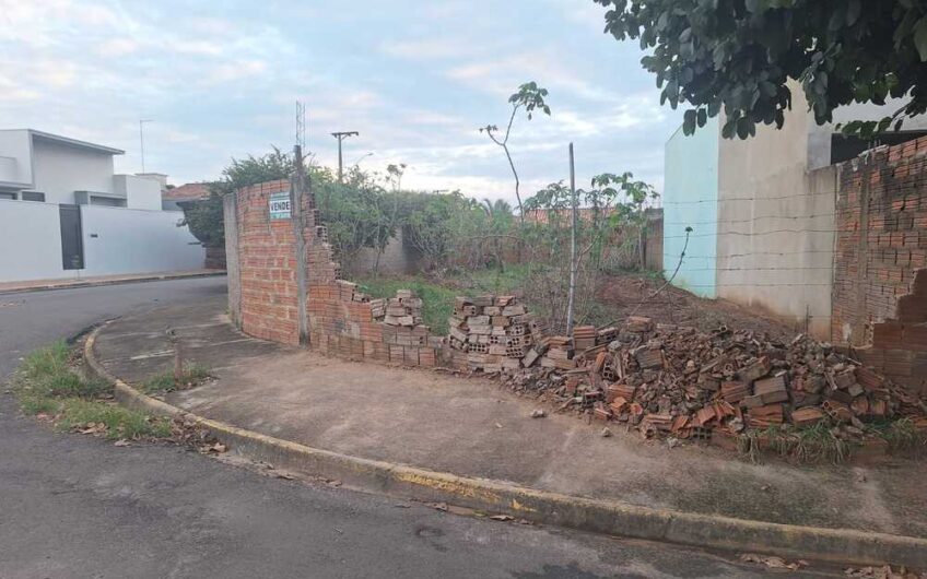 Vende-se Terreno de Esquina Loteamento parque dos sonhos