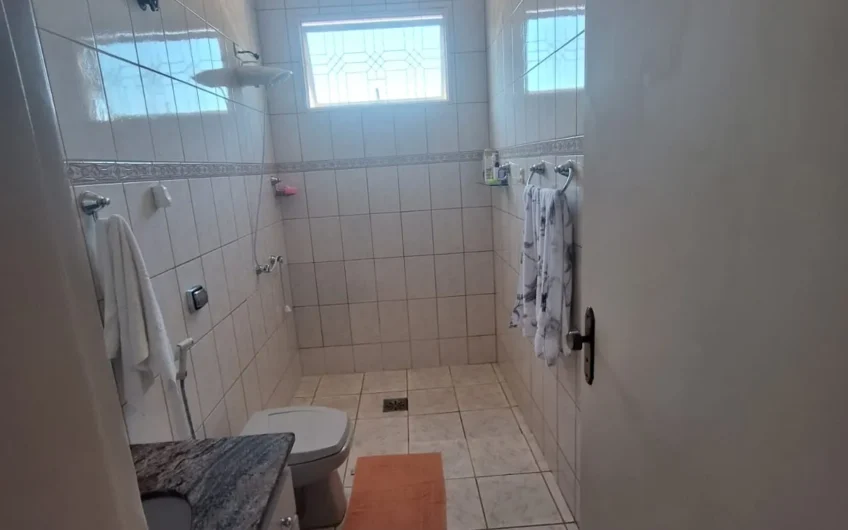 Vende-se Imóvel Residencial com amplo terreno em Lucélia -SP