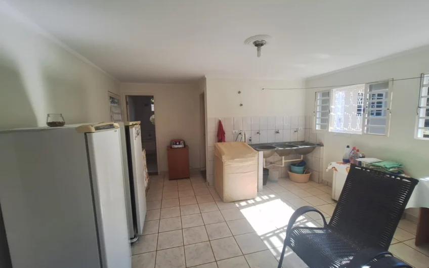 Vende-se Imóvel Residencial com amplo terreno em Lucélia -SP