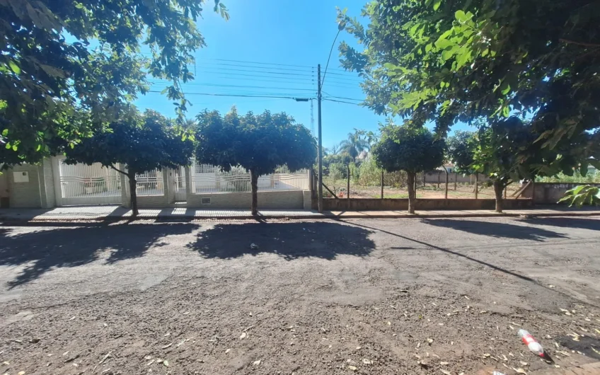 Vende-se Imóvel Residencial com amplo terreno em Lucélia -SP