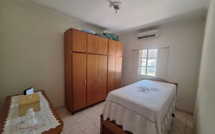 Vende-se Imóvel Residencial com amplo terreno em Lucélia -SP