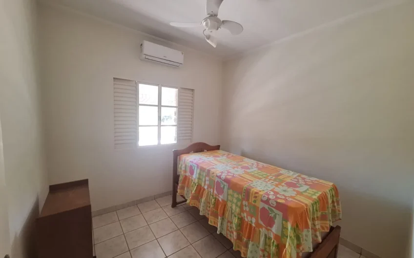 Vende-se Imóvel Residencial com amplo terreno em Lucélia -SP